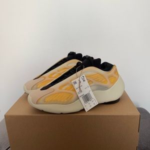 YEEZY 700 V3 Mono Safflower SZ6M/7.5W